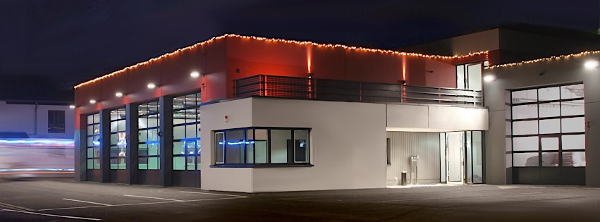 Feuerwehrhaus Pliening bei Nacht