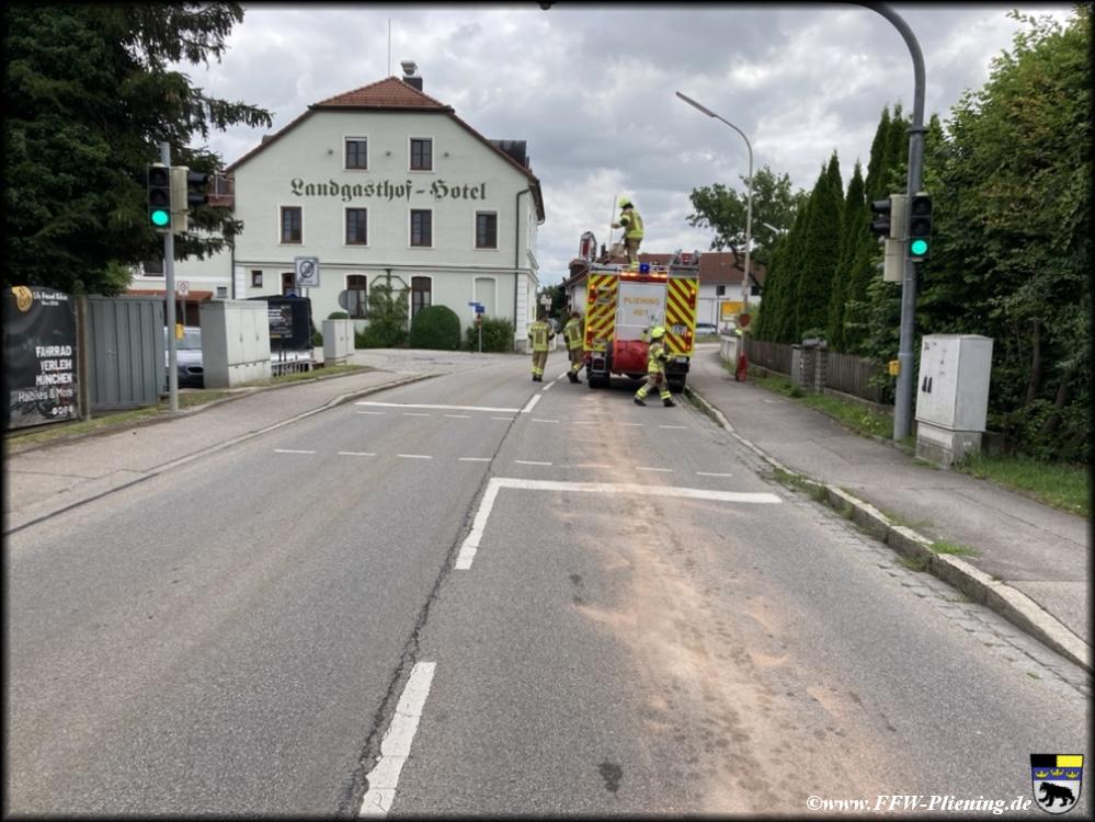 Lange Dieselspur im Ortsgebiet Pliening –&nbsp;08.07.2022