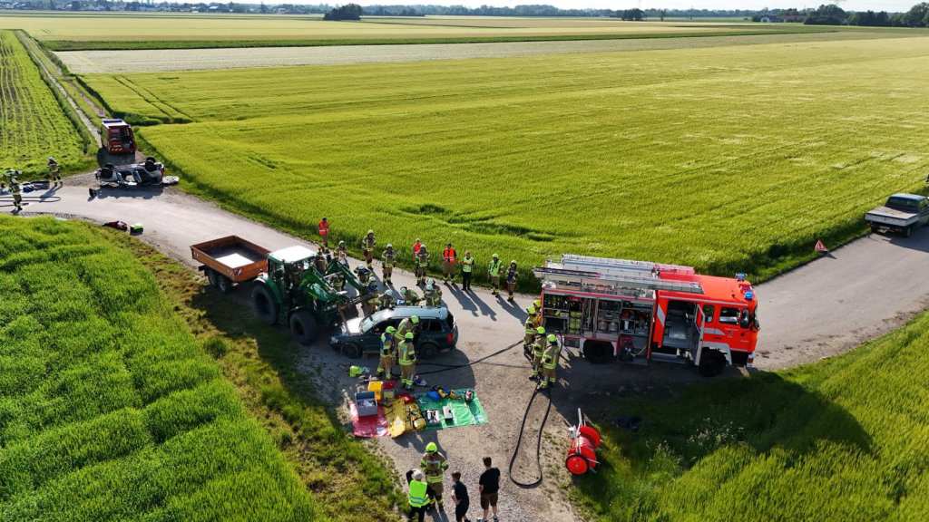 Übung: Verkehrsunfall mit eingeklemmten Personen auf der Tratmoosstraße –&nbsp;07.06.2024