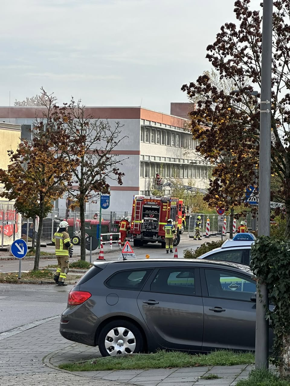 Einsatzübung mehrerer Feuerwehren an der ehemaligen Schule in Markt Schwaben, Oktober 2024