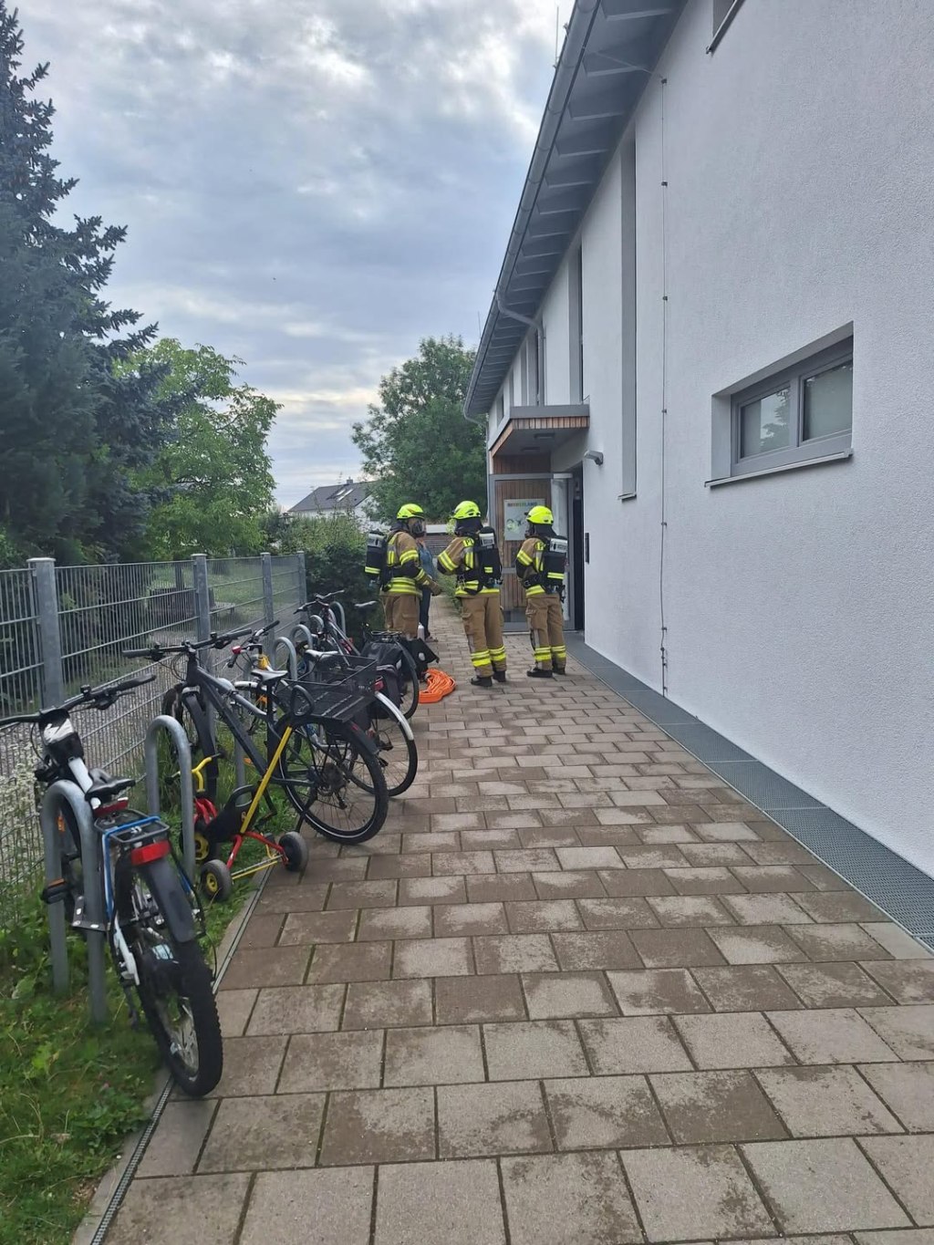 Einsatz der Feuerwehr Pliening an einer Brandmeldeanlage in Landsham, Juli 2025