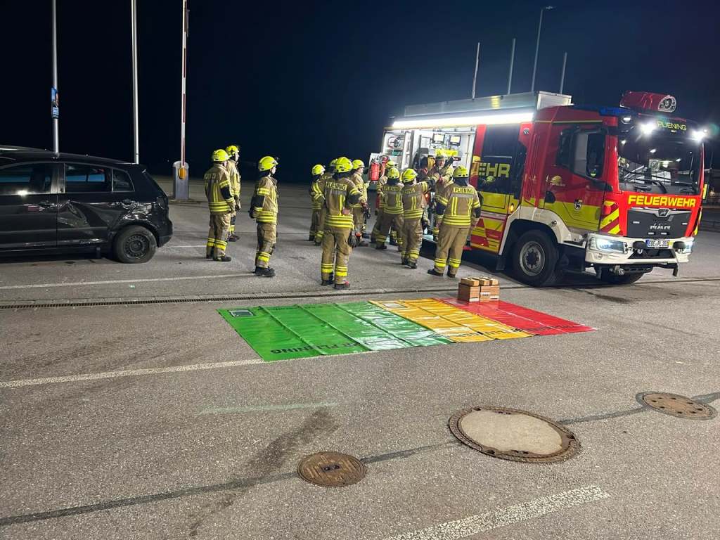 THL-Übung Verkehrsunfall mit eingeklemmter Person der Feuerwehr Pliening, Februar 2026