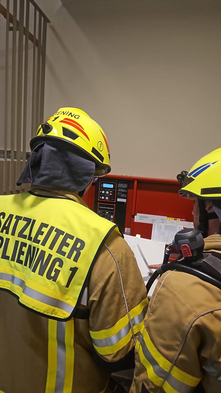 Einsatz der Feuerwehr Pliening wegen Verrauchung in einer Tiefgarage, Februar 2026