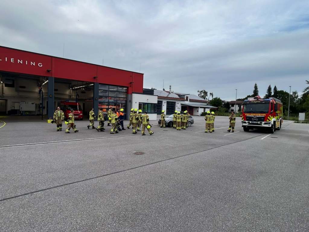 Übung technische Rettung mit hydraulischem Rettungsgerät an einem PKW, Juni 2026