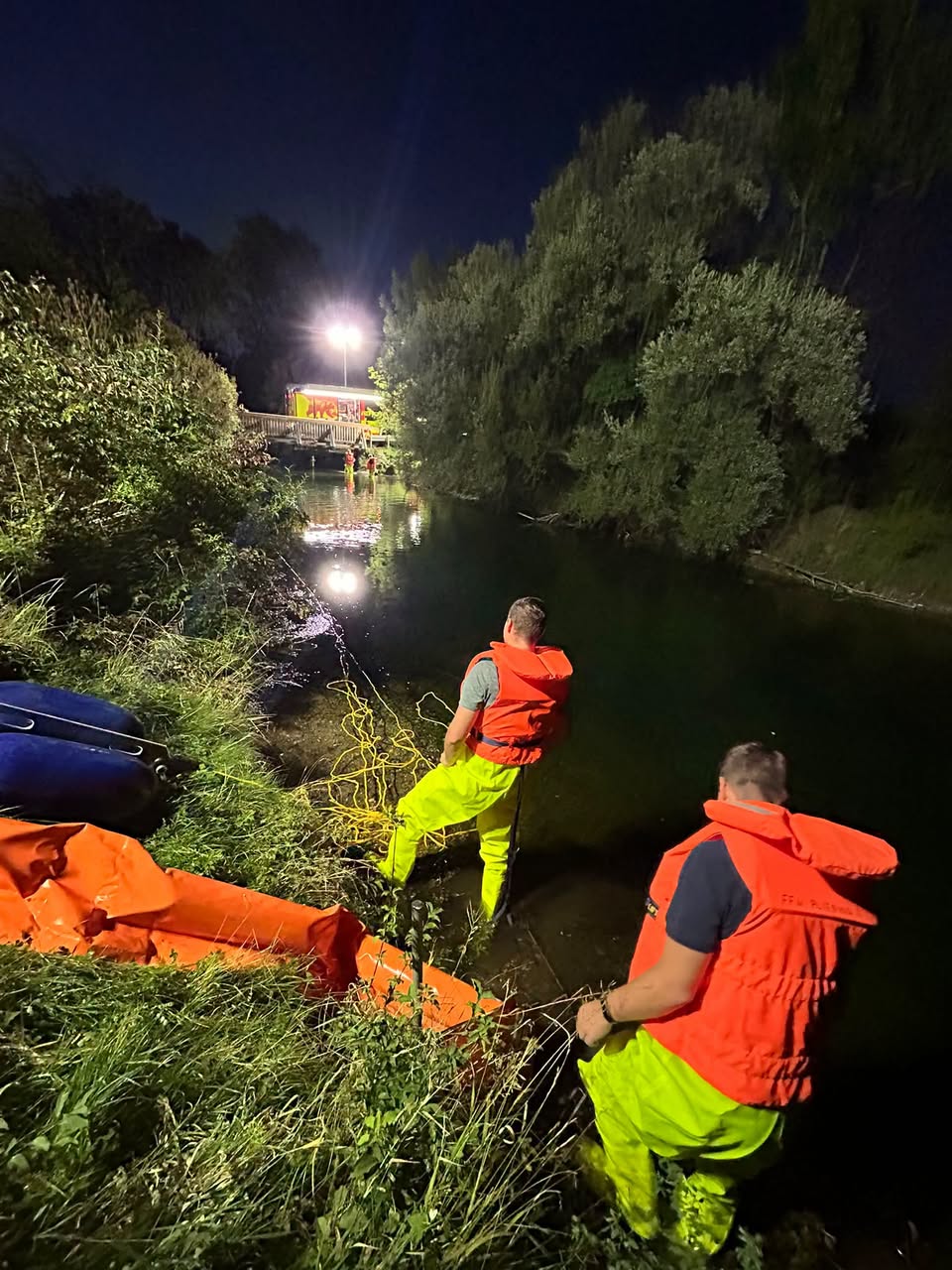 Ölwehrübung der Feuerwehr Pliening mit Ölsperren, September 2026