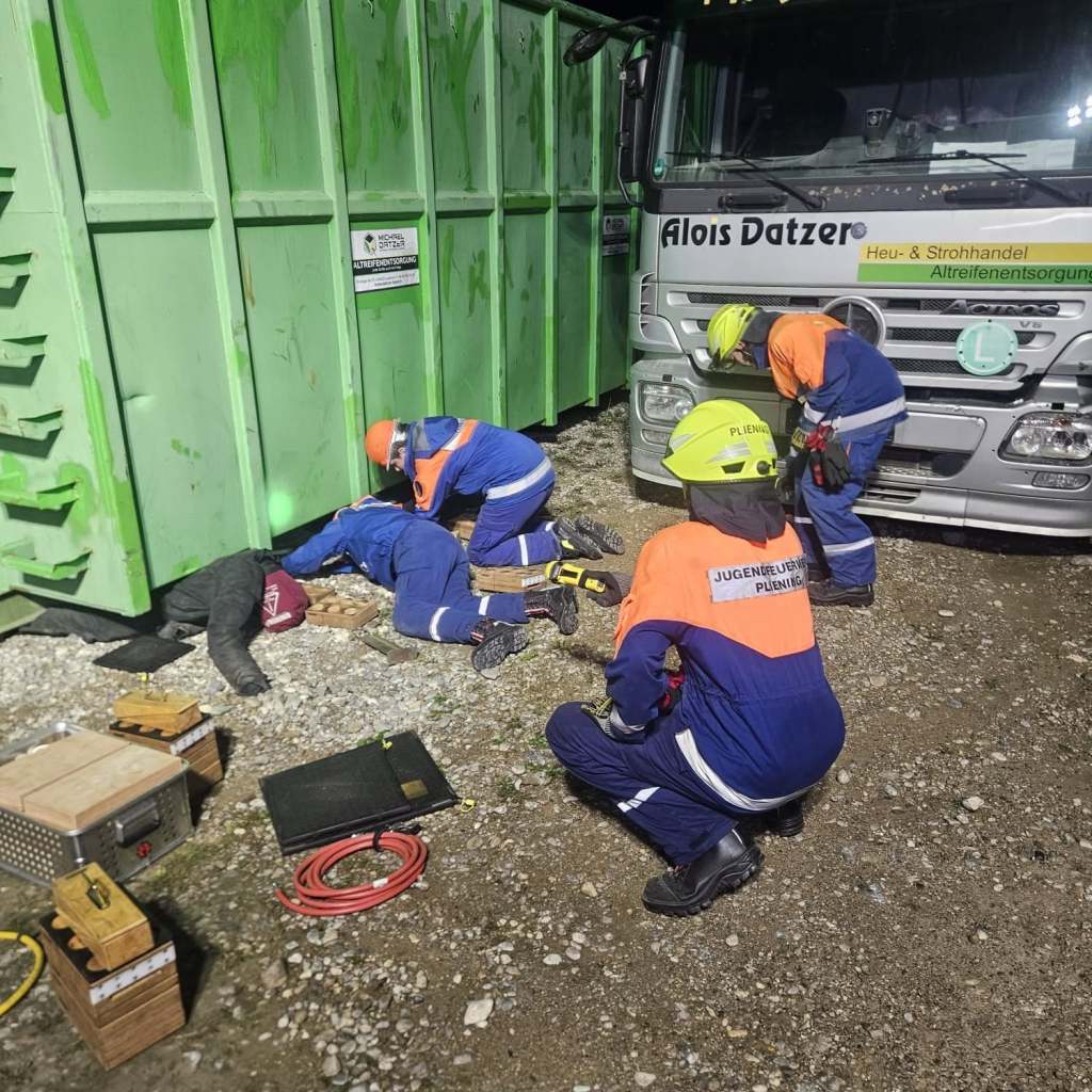 Technische Hilfeleistung: Hebekissen, Ausleuchten und Geschicklichkeit – Bild 4