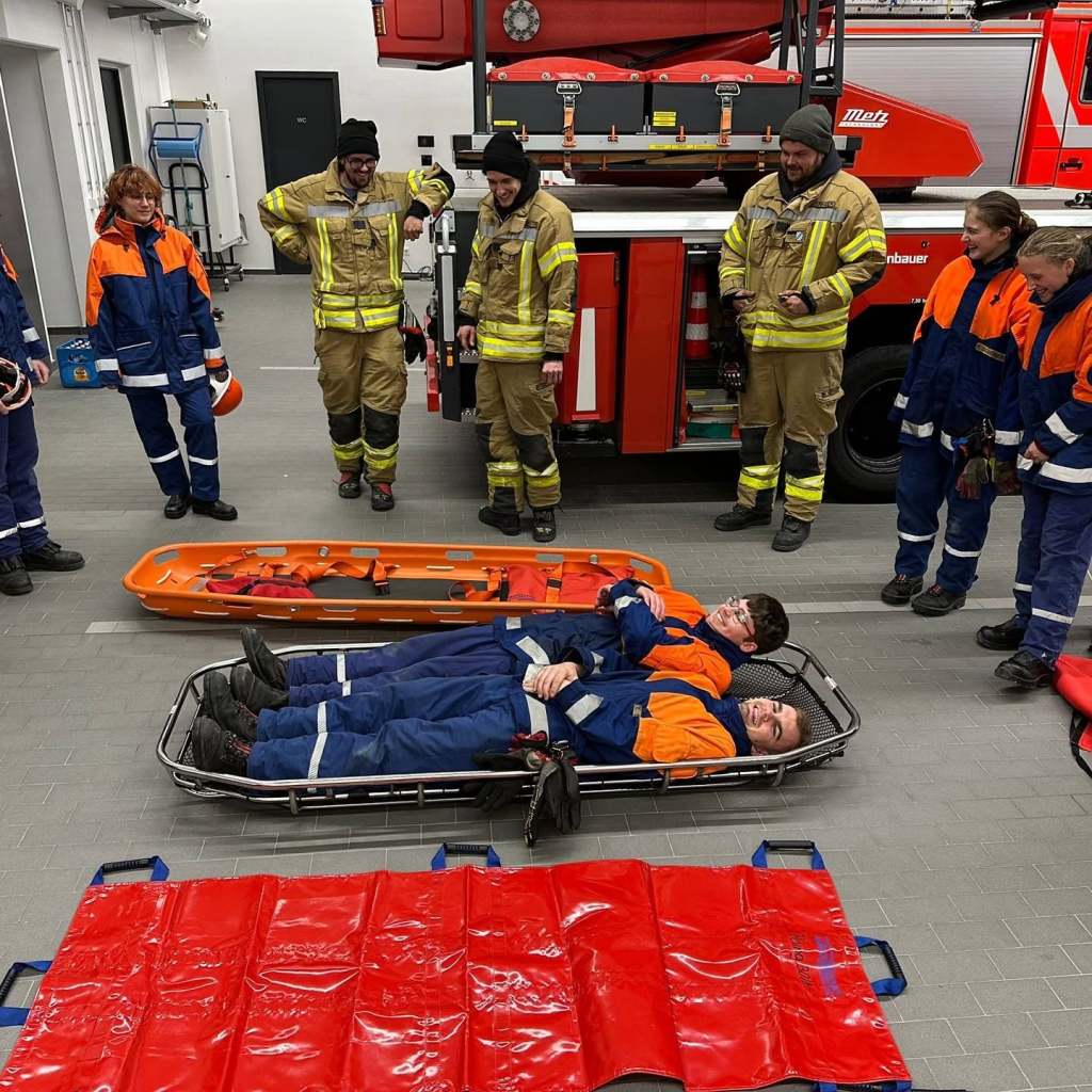 Besuch der Drehleiter der Feuerwehr Poing – Bild 10