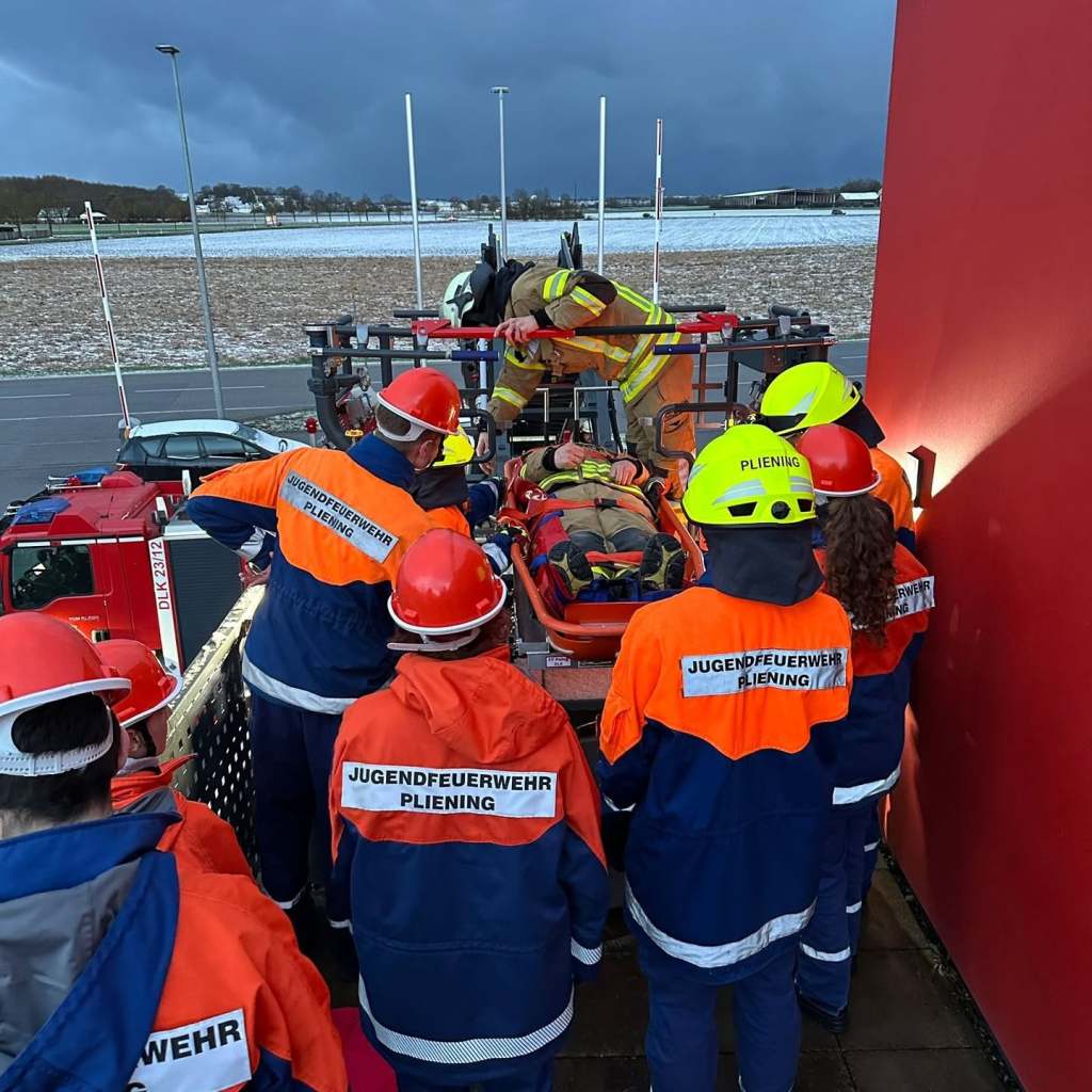 Besuch der Drehleiter der Feuerwehr Poing – Bild 9