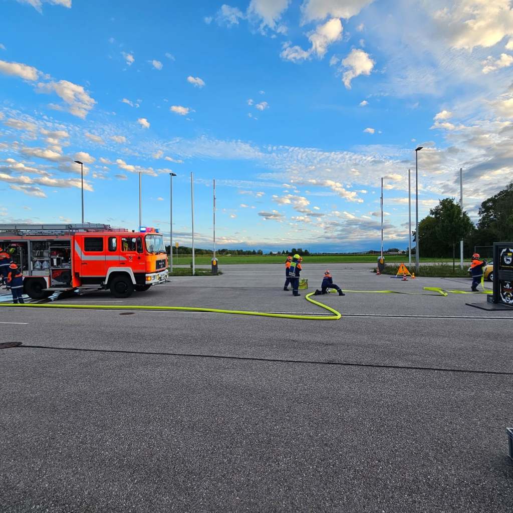 Training für den Kreisjugendfeuerwehrtag in Grafing – Bild 3