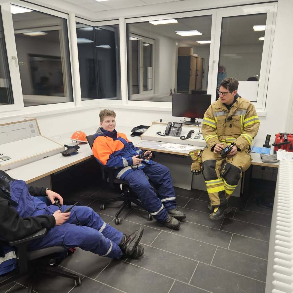 Vier Stationen: Knoten, Funk, Fahrzeugkunde und Parcours – Bild 3